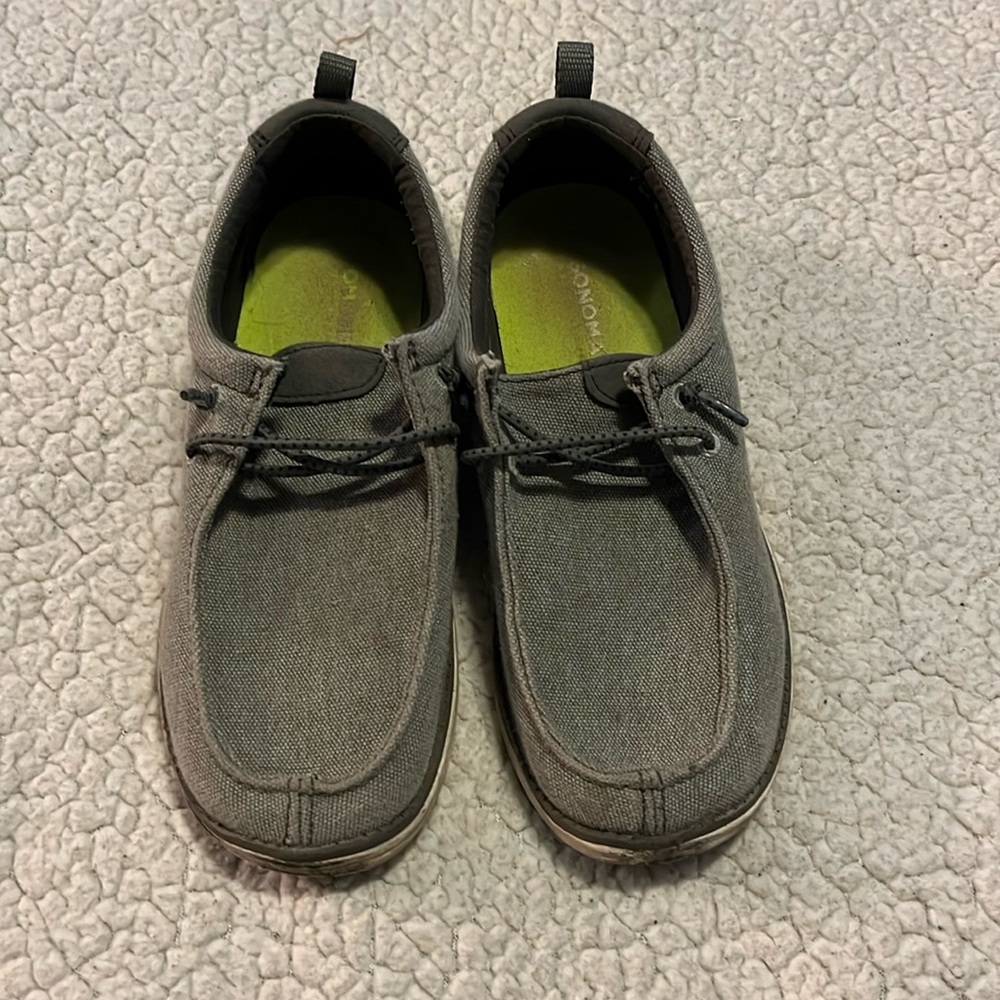 Kids slip on shoes